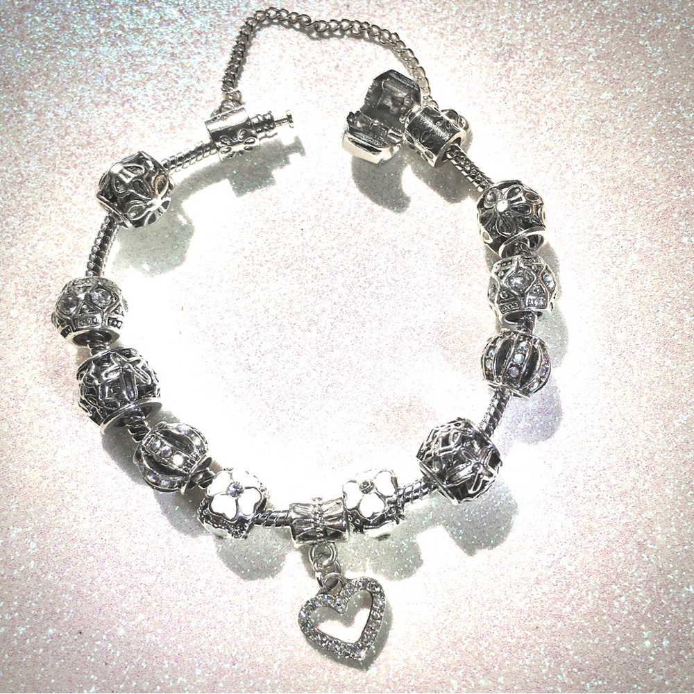 $1> for bundle $20+, Party Host appreciation🌈 Crystal Charms Bracelet Heart - Picture 2 of 2